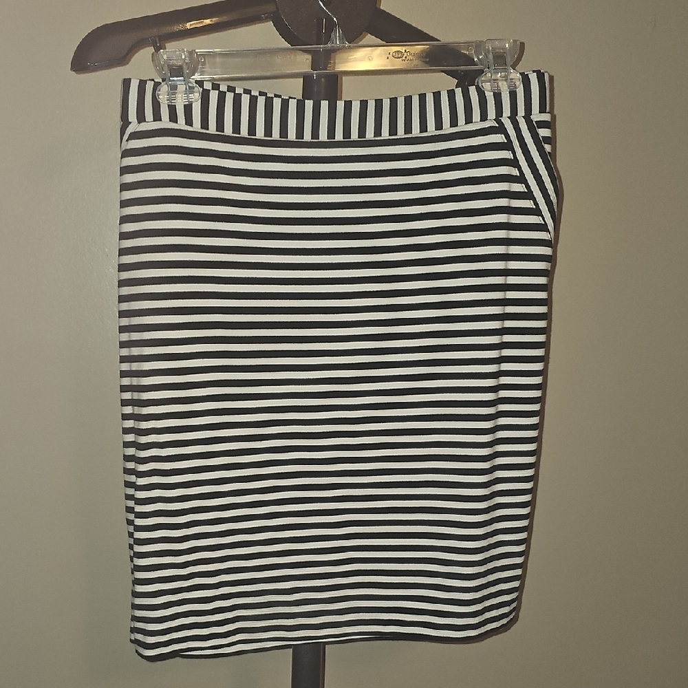 Elle Black and White Pencil Skirt Knee-Length Casual